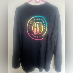 GAP black Tee with Multicolor Logo